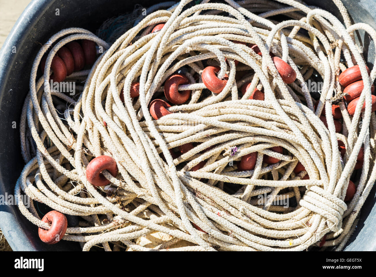 Un sacco di reti da pesca in un porto della costa brava catalogna Foto Stock