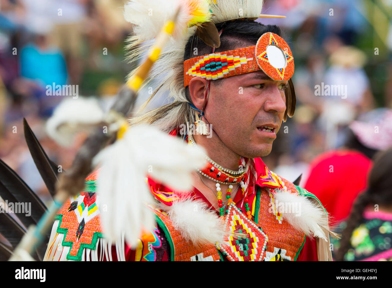 Pow Wow ballerino nativo nel tradizionale Regalia a Sei Nazioni del gran fiume campione dei campioni Powwow, Ohsweken Canada Foto Stock