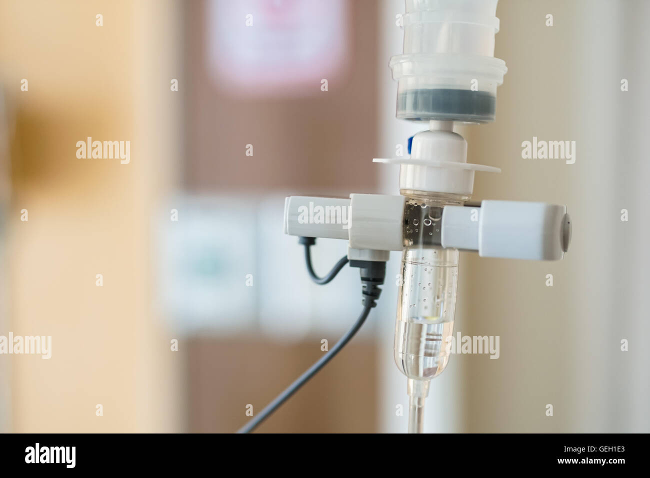 Soluzione salina flebo IV per il paziente in ospedale Foto Stock