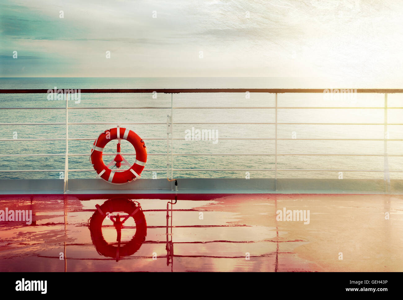 Crociera di grunge sfondo ponte all'alba. Vintage post card. Foto Stock