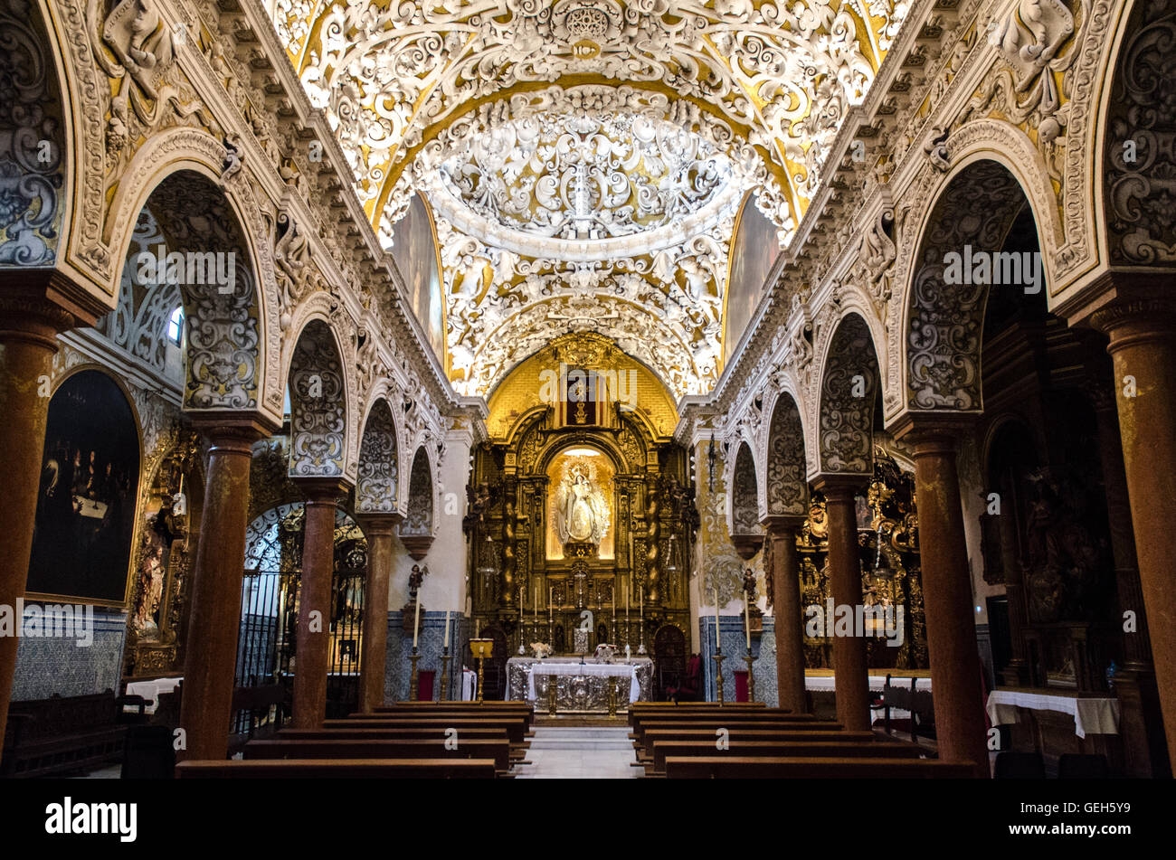 Un incredibile vista dalla chiesa barocca di Santa Maria la Blanca nella città di Siviglia, in Spagna, nella regione dell'Andalusia. Foto Stock