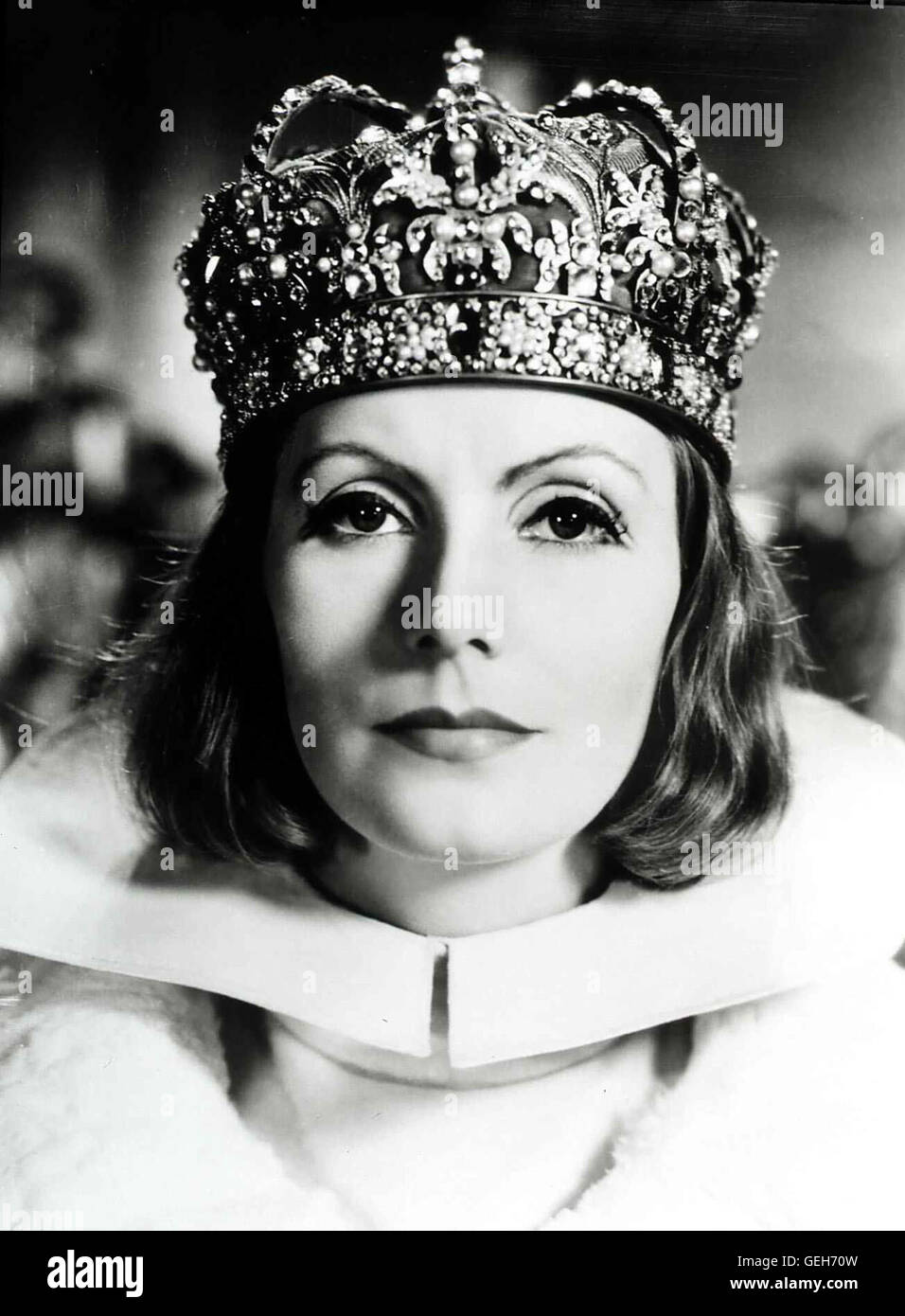 Greta Garbo Da sie glaubt, nicht mehr ohne ihren Geliebten leben zu koennen, Koenigin Christine (Greta Garbo) abdanken.. *** Caption locale *** 1933, 1930s, Film, Krone, Ritratto, regina Christina, corona, storico, Koenigin Christine Foto Stock