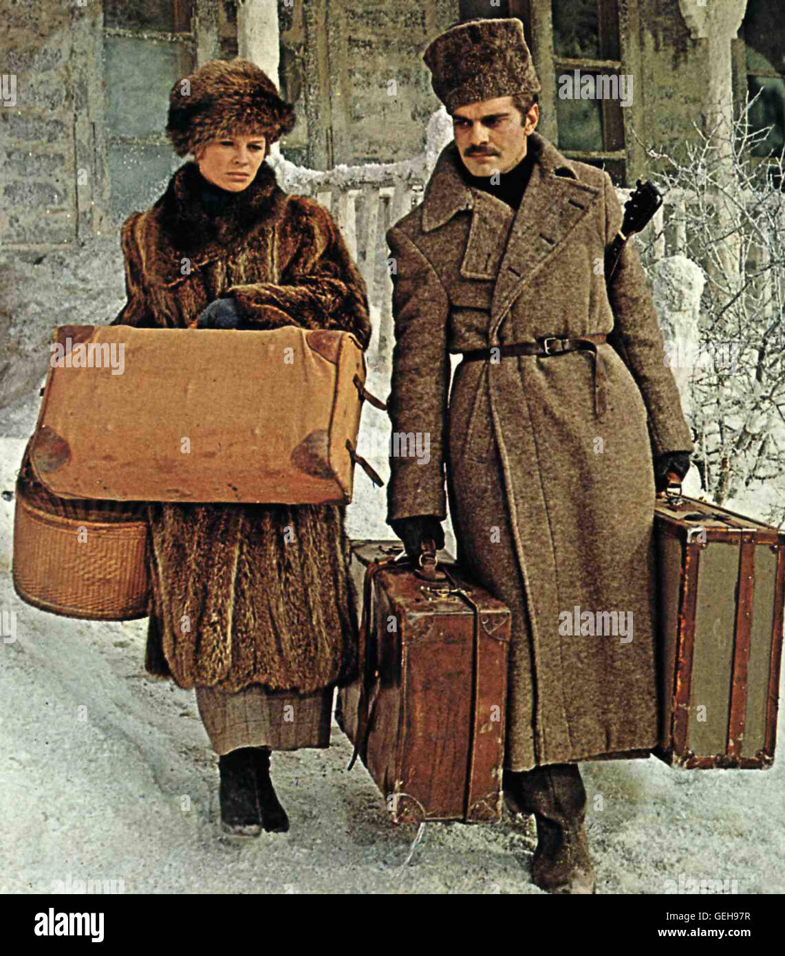 Julie Christie, Omar Sharif Lara (Julie Christie) und Jurij (Omar Sharif) haben sich zur Flucht nach Westeuropa entschlossen. *** Caption locale *** 1965, Dottor Zhivago, Doktor Schiwago Foto Stock