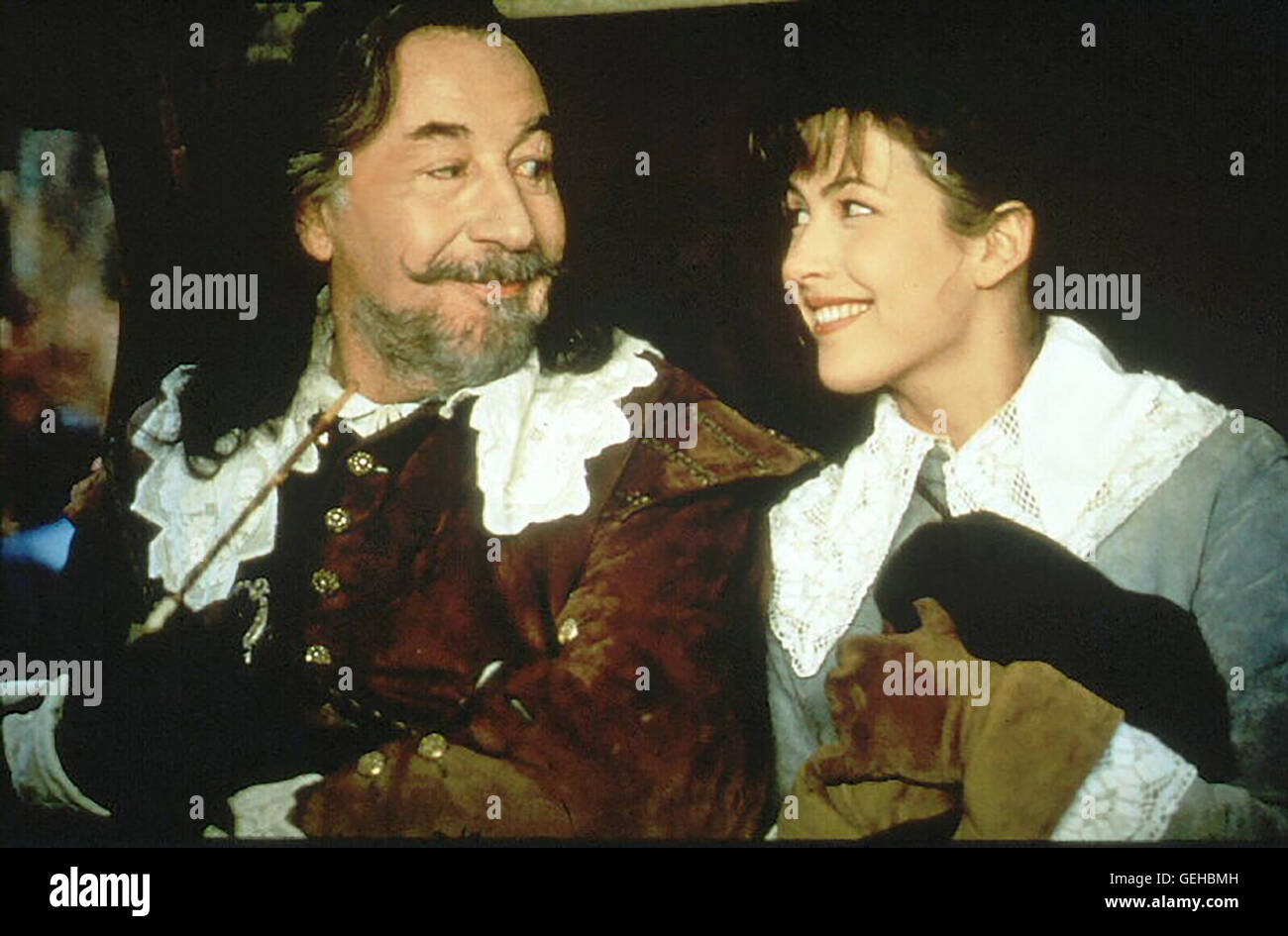 Philippe Noiret, Sophie Marceau D'Artagnan (Philippe Noiret) freut sich mit Eloise (Sophie Marceau) ueber den gelungenen Zug. *** Caption locale *** 1994, fille de D'Artagnan, La, D'artagnans Tochter Foto Stock