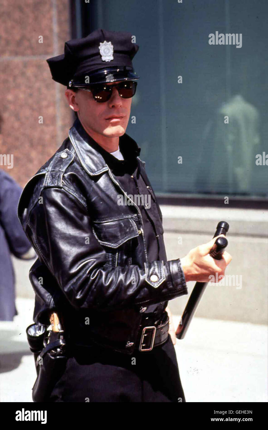 Tom McCamus Eines Tages wird Henry (Tom McCamus) die Rolle eines Polizisten in einer TV-Serie angeboten. *** Caption locale *** 1993, io amo un uomo in uniforme, Harter Mann In Uniforme Foto Stock