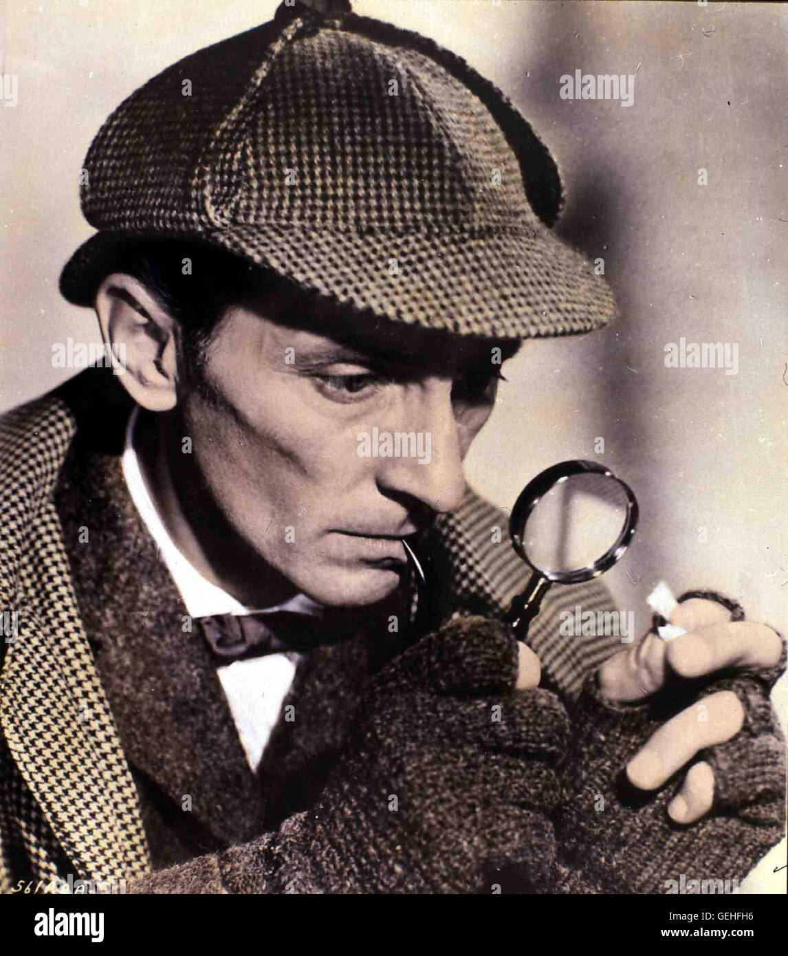 Peter Cushing Sherlock Holmes (Peter Cushing) verfolgt eine sperone. *** Caption locale *** 1958, Hound del Baskervilles, Der Hund Von Baskerville Foto Stock