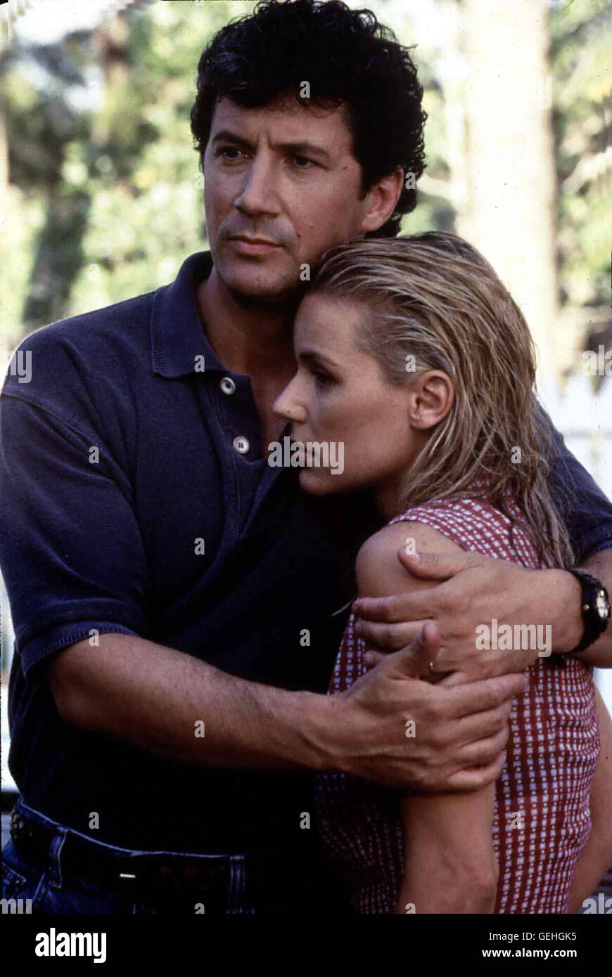 Charles Shaughnessy, Dedee Pfeiffer Tom Deese (Charles Shaughnessy) lernt bei einem Besuch bei circuizione Tochter Catherine (Dedee Pfeiffer) deren Mitbewohnerin Amanda kennen. *** Caption locale *** 1996, Kiss così letale, UN, Der Suesse Kuss des Todes Foto Stock