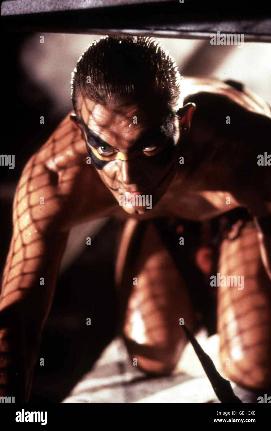 Robert Patrick Als Chase (Robert Patrick) den Indianerstamm von Killern ausrotten laesst, wird er von dem Haeuptling Mit einem toedlichen Fluch belegt. *** Caption locale *** 1995, Ultimo Sospiro, Der Fluch Des Dschungels Foto Stock