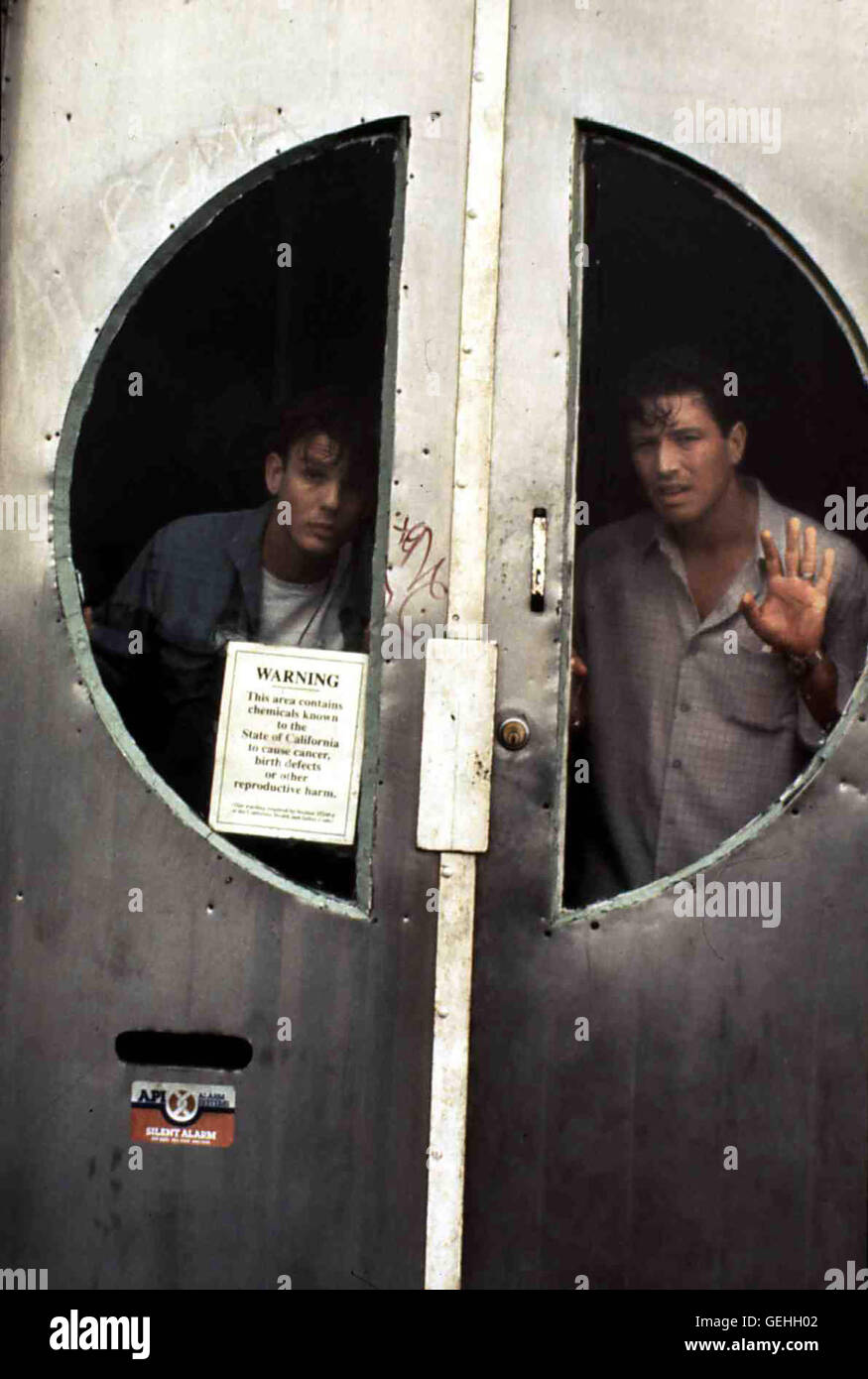 Peter Berg, Brian Wimmer Nach einer Schiesserei Mit einem Immobilienspekulanten, landen Willie marito (Brian Wimmer,r) und sein Stiefbruder Frank (Peter Berg) bei einem dubiosen Arzt, der die Beiden einfriert. *** Caption locale *** 1991, in ritardo per la cena, Foto Stock