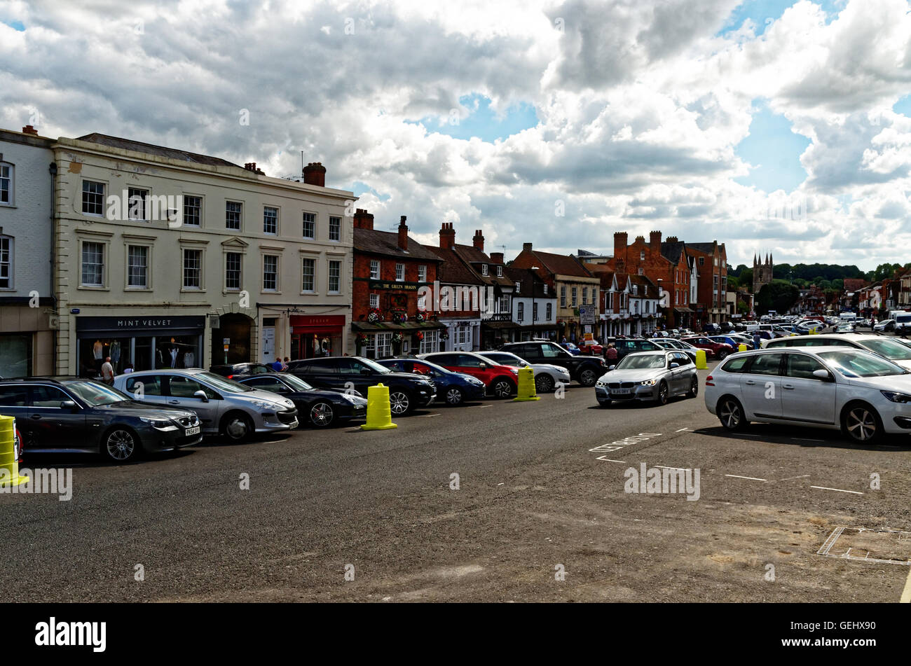 Marlborough High Street vista dal Municipio Foto Stock