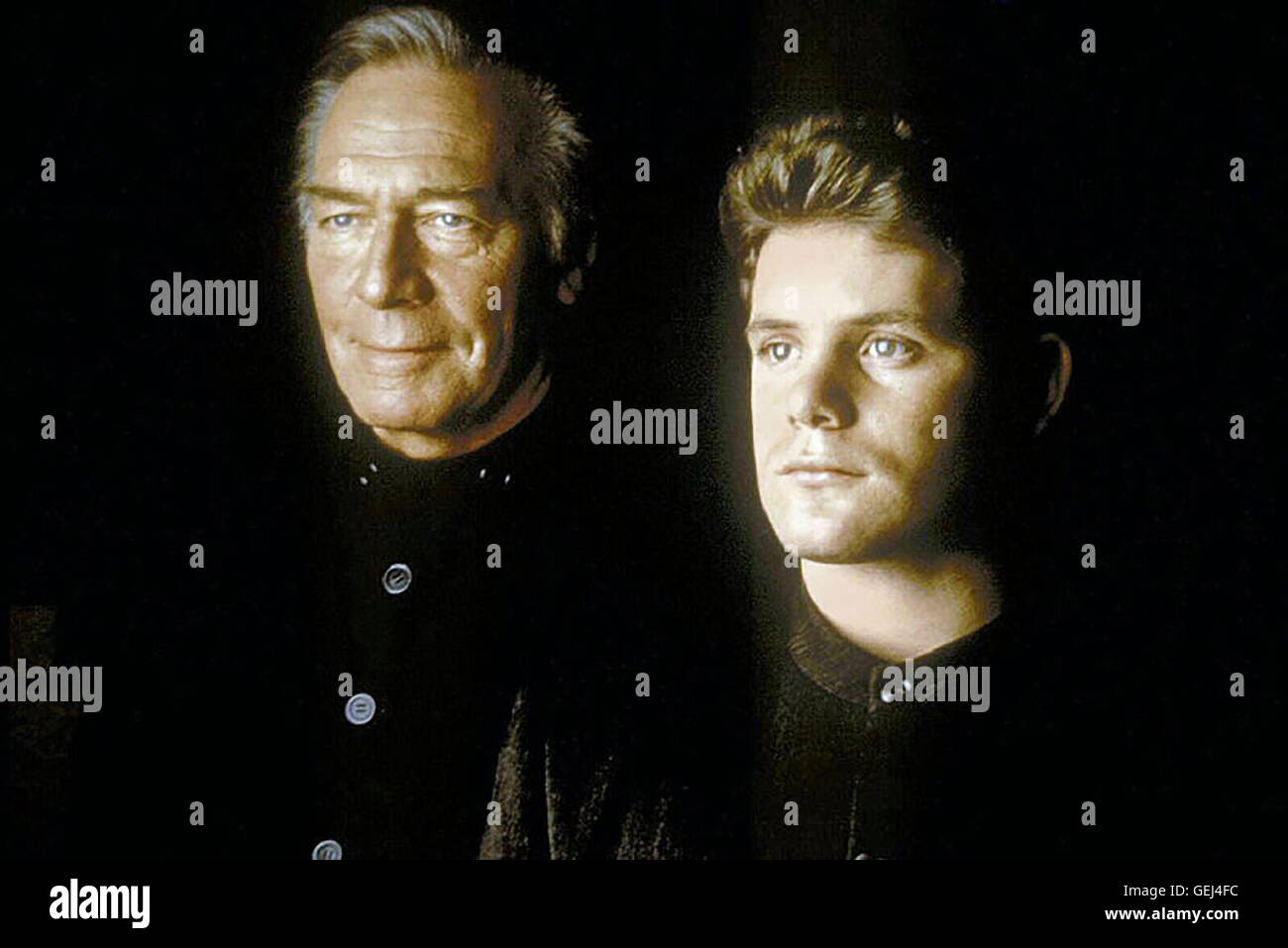 Christopher Plummer, Sean Astin Harrison (Sean Astin) und Giovanni Klaxton (Christopher Plummer) leben in einem Gesellschaftssystem perfekter Gleichheit. *** Caption locale *** 1995, Harrison Bergeron I.Q. Runner - Aufstand Der Untermenschen Foto Stock