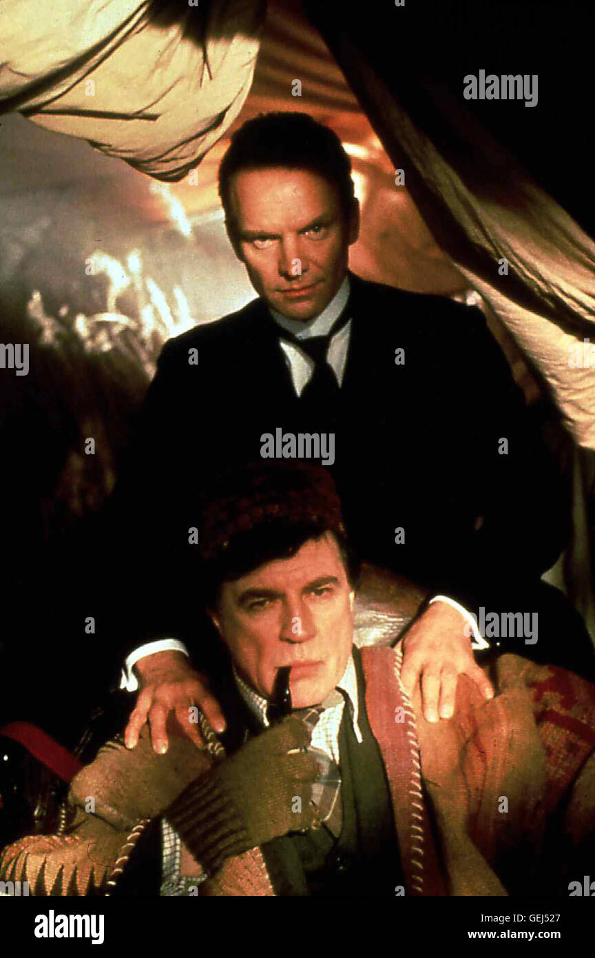 Alan Bates, Sting Sir Hugo carbone (Alan Bates,vorn) lebt zurueckgezogen auf seinem heruntergekommenen Anwesen Crook Hall. Als er il maggiordomo Fledge (Sting) einstellt, es ist mit der Ruhe vorbei. *** Caption locale *** 1995, 1990er, degli anni novanta, pellicola grottesca, il, Foto Stock