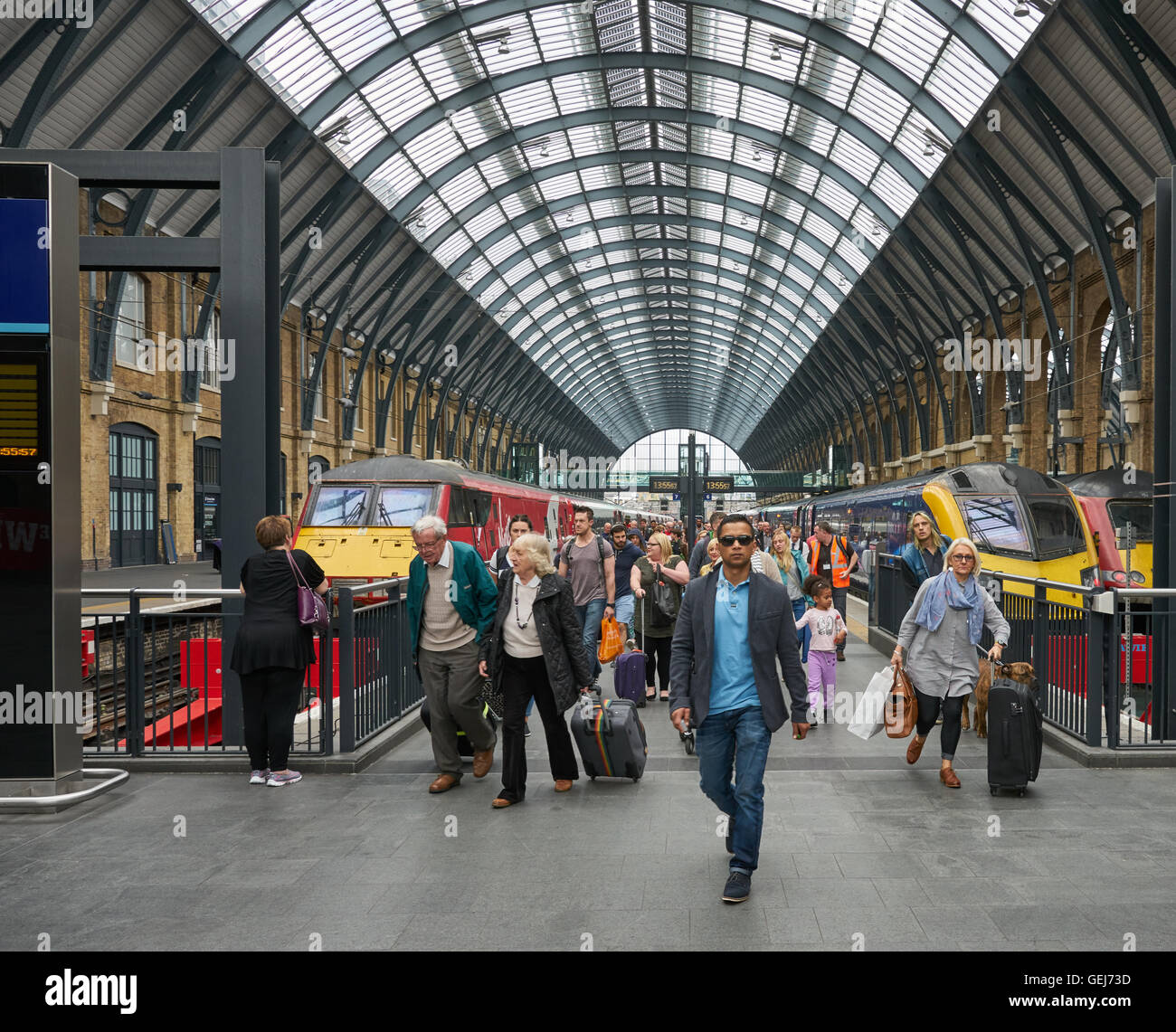 Pendolari la stazione di Kings Cross, London Foto Stock