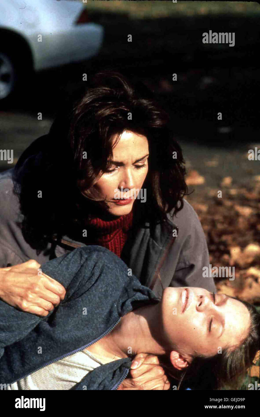 Lynda Carter, Katie Wright Kathryn (Lynda Carter) ahnt nichts von der Sucht ihrer Tochter - bis Lexi (Katie Wright, r) eines Tages zusammenbricht .... *** Caption locale *** 1996, quando amicizia uccide, Todesdiaet - Der Preis der Schoenheit Foto Stock