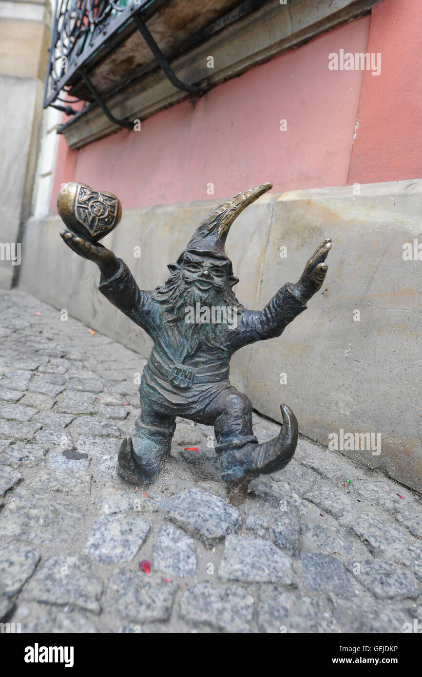 Uno di Wrocław più popolari e iconiche attrazioni - Nana - improbabile simbolo di uno di Polonia la più pittoresca città. Foto Stock