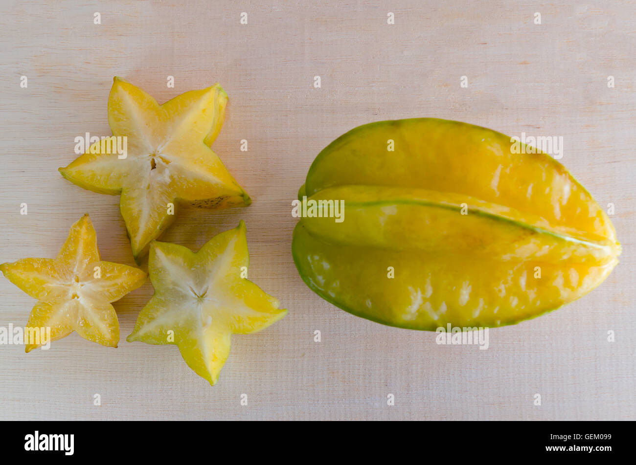 Star frutto di apple (noto anche come carambole, starfruit, Averrhoa carambola, Bilimbi, Arkin in Florida, Dah Pon, Ma fueng, Maha in Foto Stock