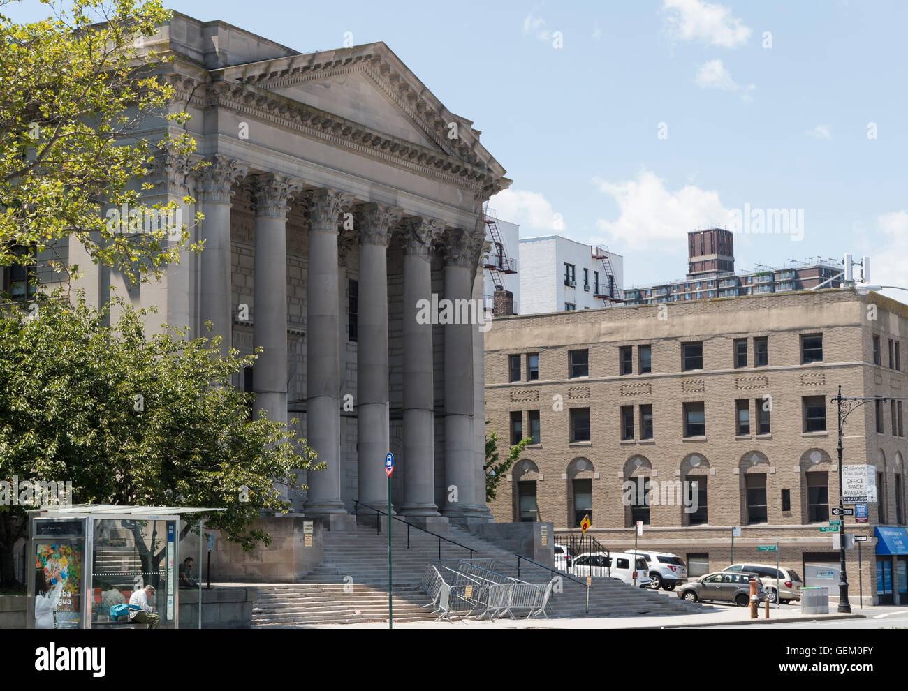 Richmond County Courthouse peculiare edificio sulla terrazza di Richmond, Staten Island, New York, New York. Foto Stock