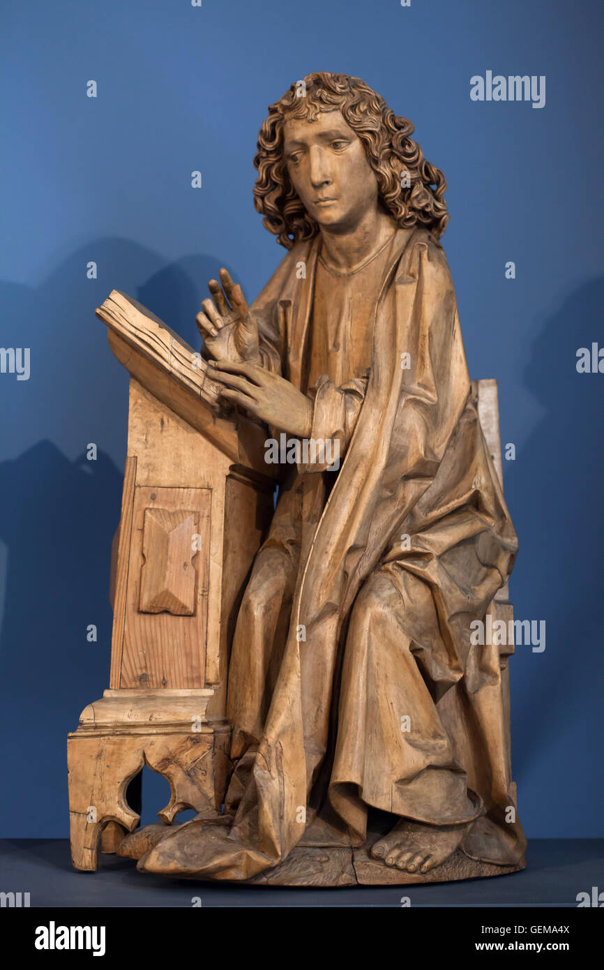San Giovanni Evangelista. Statua in legno da 1490-1492 da scultore tedesco Tilman Riemenschneider visualizzato nel Bode Museum di Berlino, Germania. Foto Stock