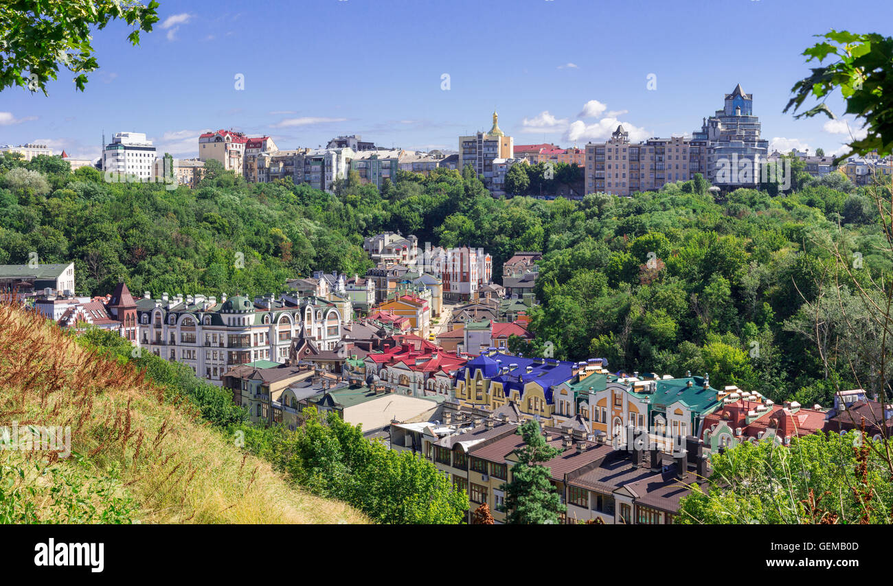 Città europea panorama. Tetti colorati. Anima europea Foto Stock