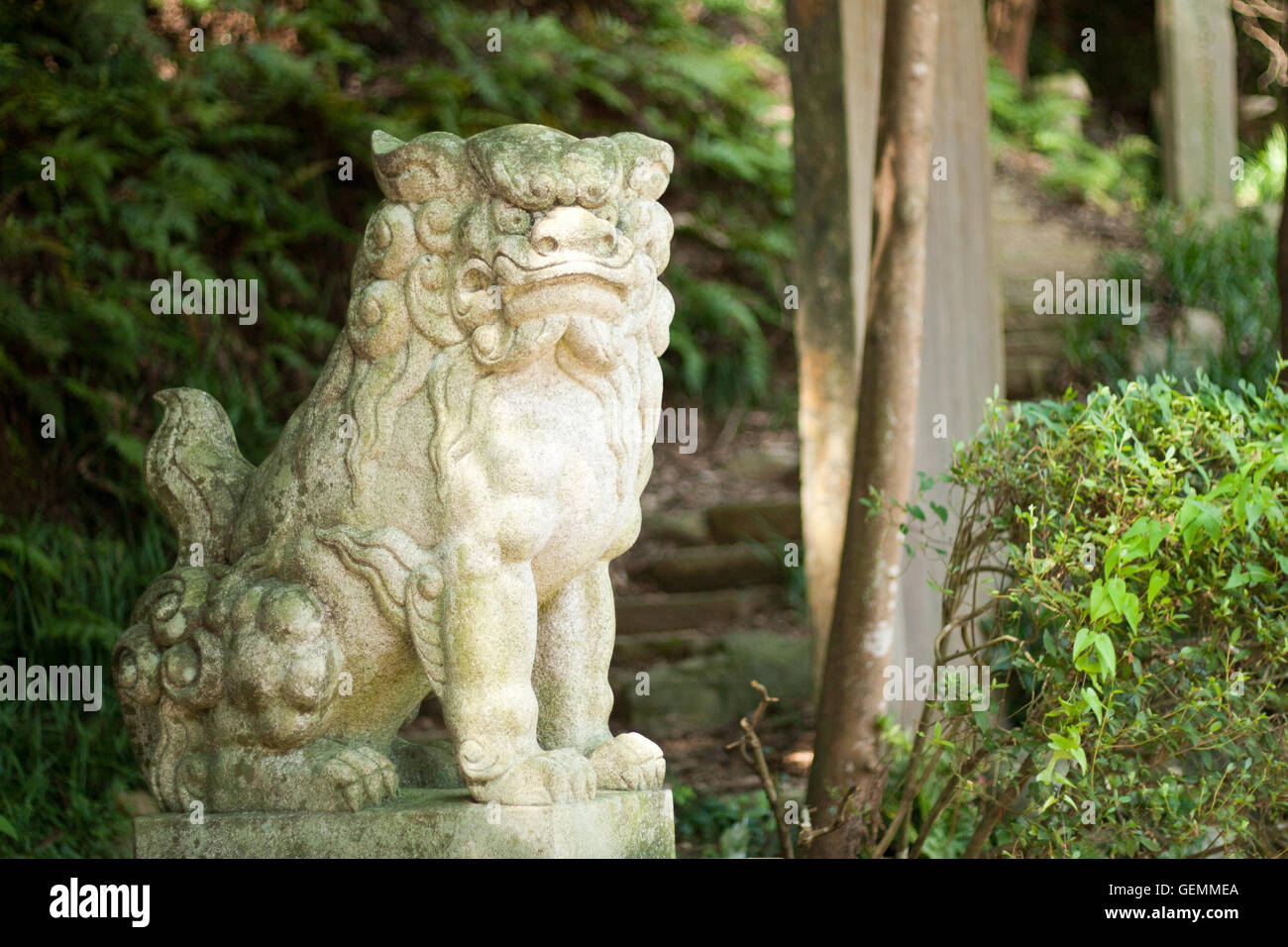 Lo Shintoismo giapponese custode cane chiamato Komainu Foto Stock