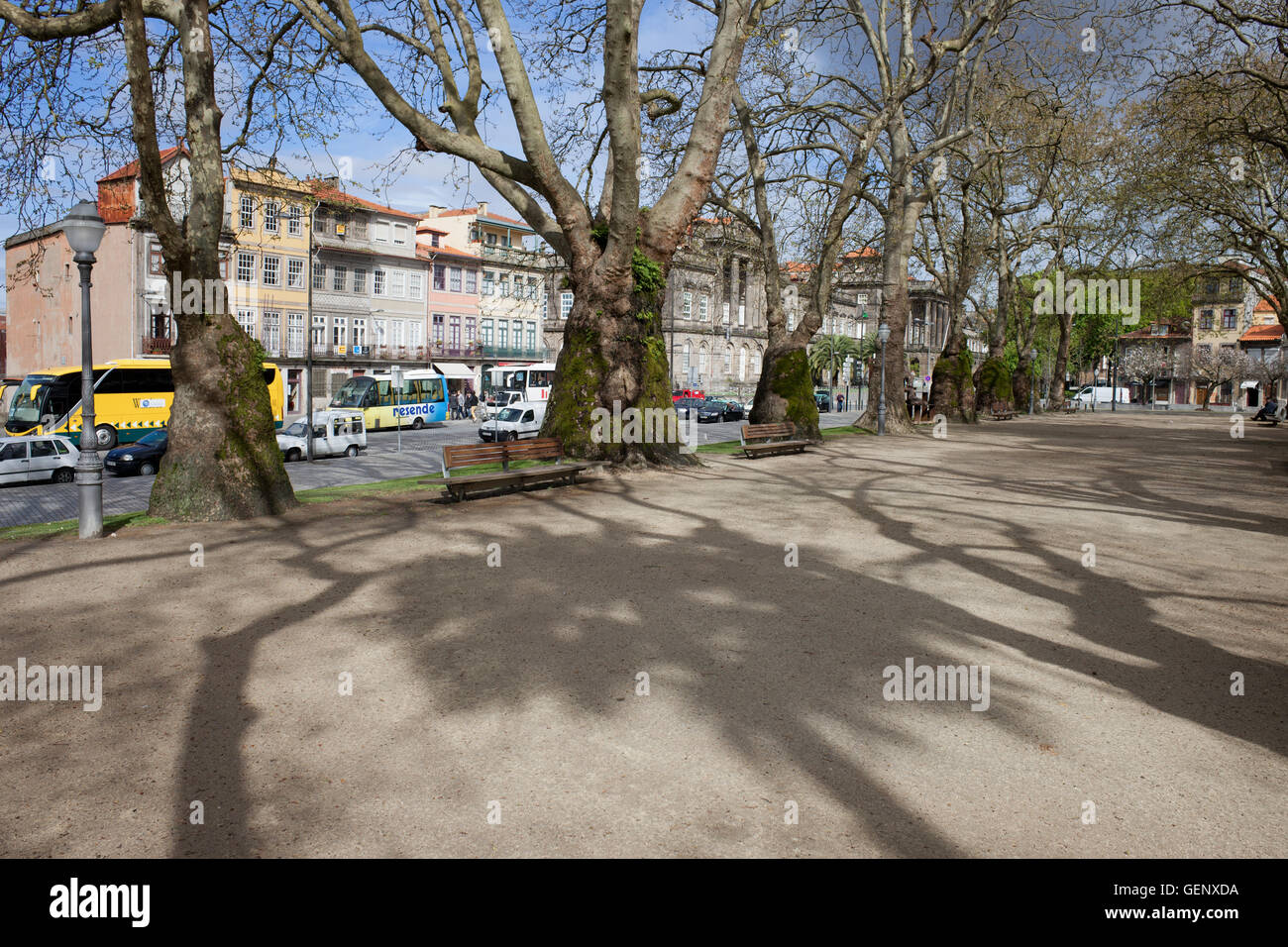 Vicolo in Jardim da Cordoaria o Joao Chagas Giardino a Porto in Portogallo in primavera Foto Stock