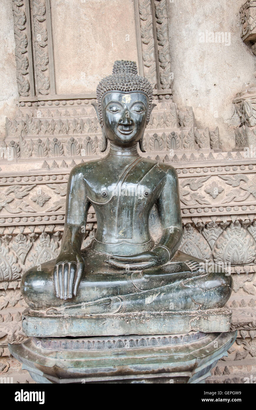 VIENTIANE, LAOS - 5 agosto 2014 .il Buddha antico presso il tempio di Vientiane. Foto Stock