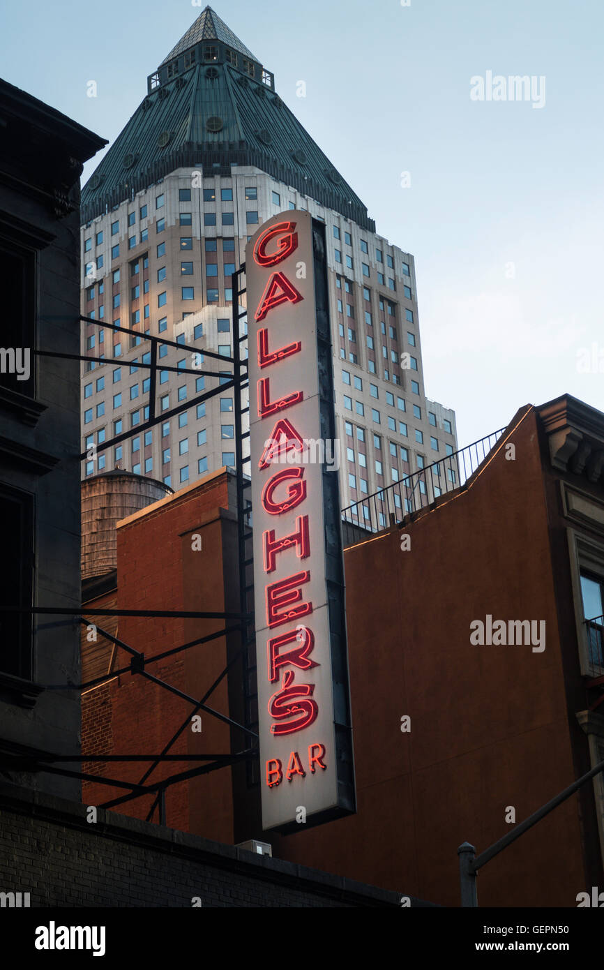 Gallaghers Steakhouse e Bar insegna al neon, New York STATI UNITI D'AMERICA Foto Stock