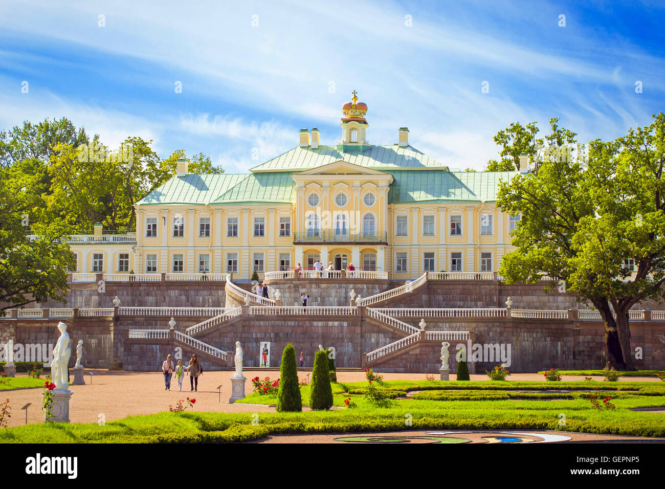 Panorama di Grand Il Palazzo Mensikov, il Palazzo ed il Parco ensemble di Oranienbaum, Russia Foto Stock