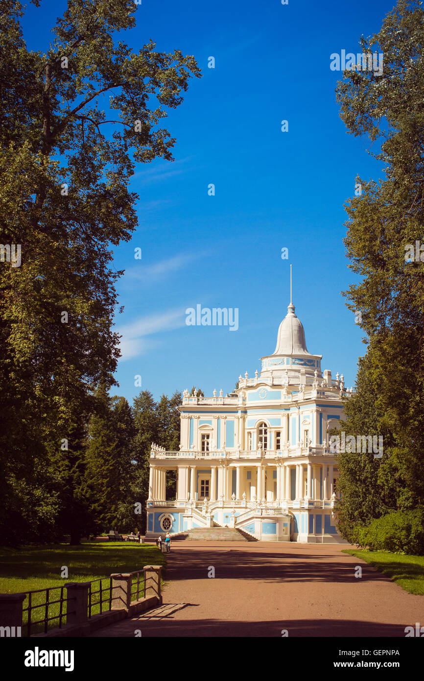 La collina di scorrimento pavilion in inglese il vicolo del palazzo e parco ensemble di Oranienbaum, la città di Lomonossov, Russia Foto Stock