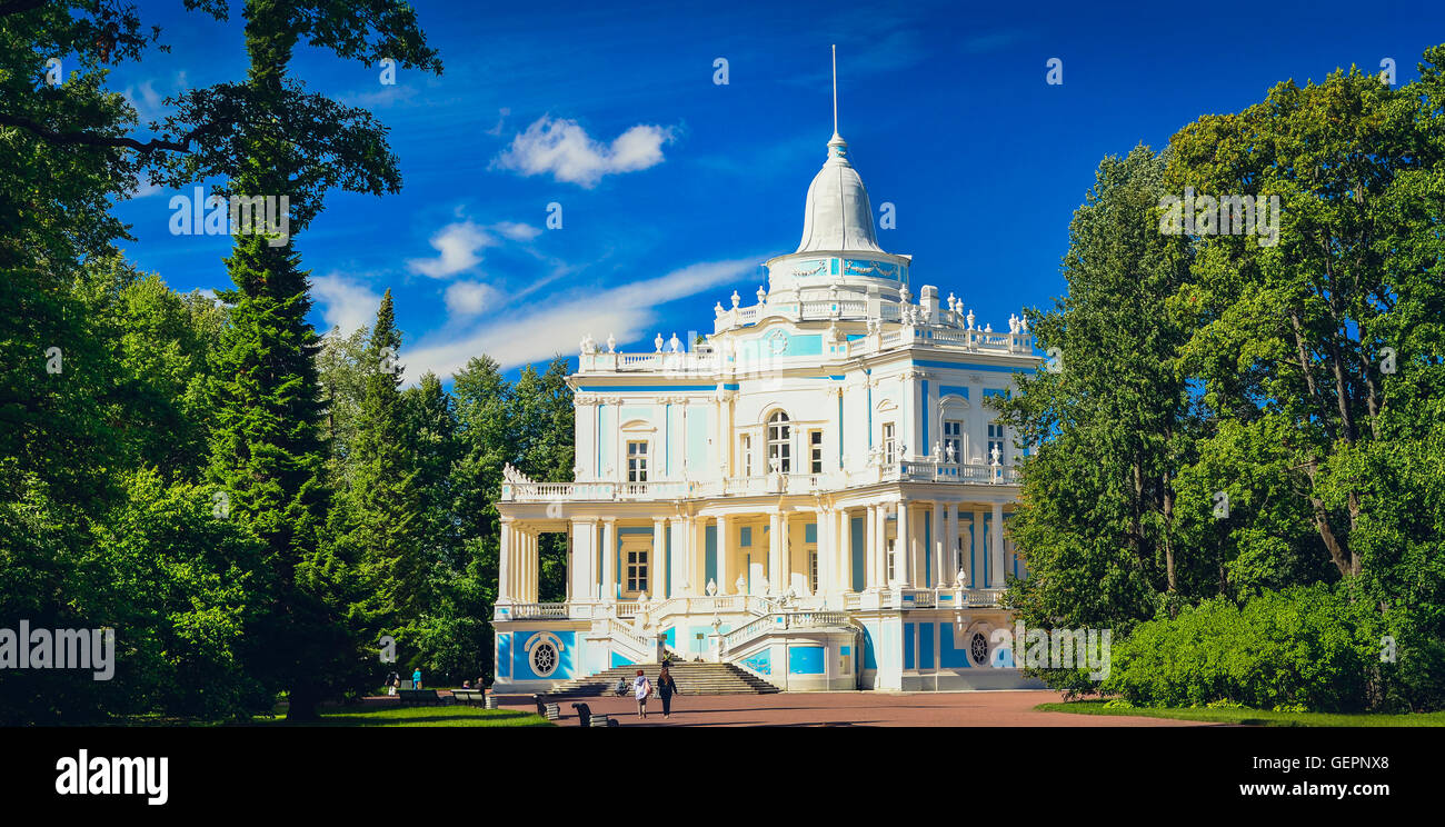La collina di scorrimento pavilion in inglese il vicolo del palazzo e parco ensemble di Oranienbaum, la città di Lomonossov, Russia Foto Stock