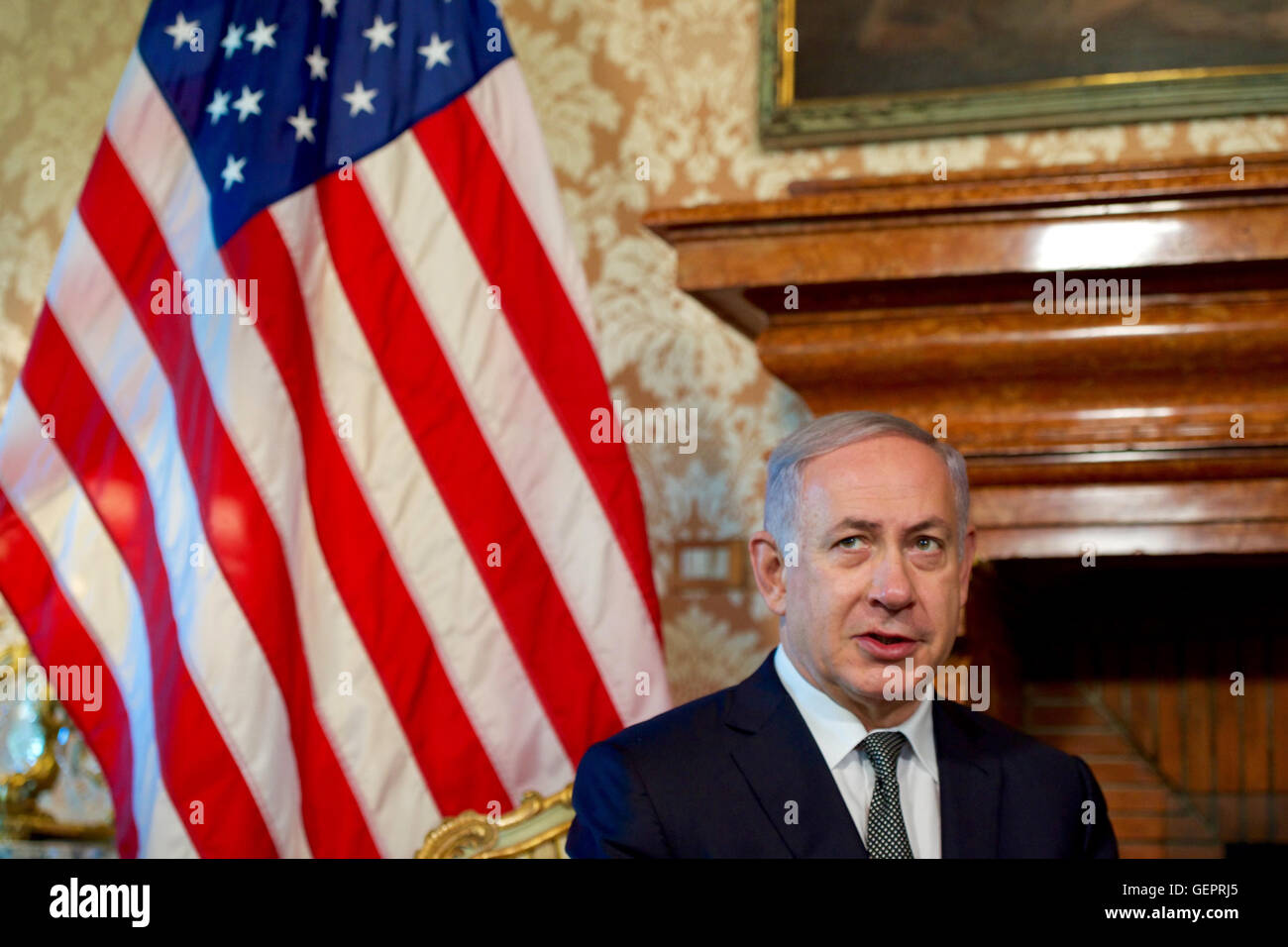PM israeliano Netanyahu indirizzi reporter Foto Stock