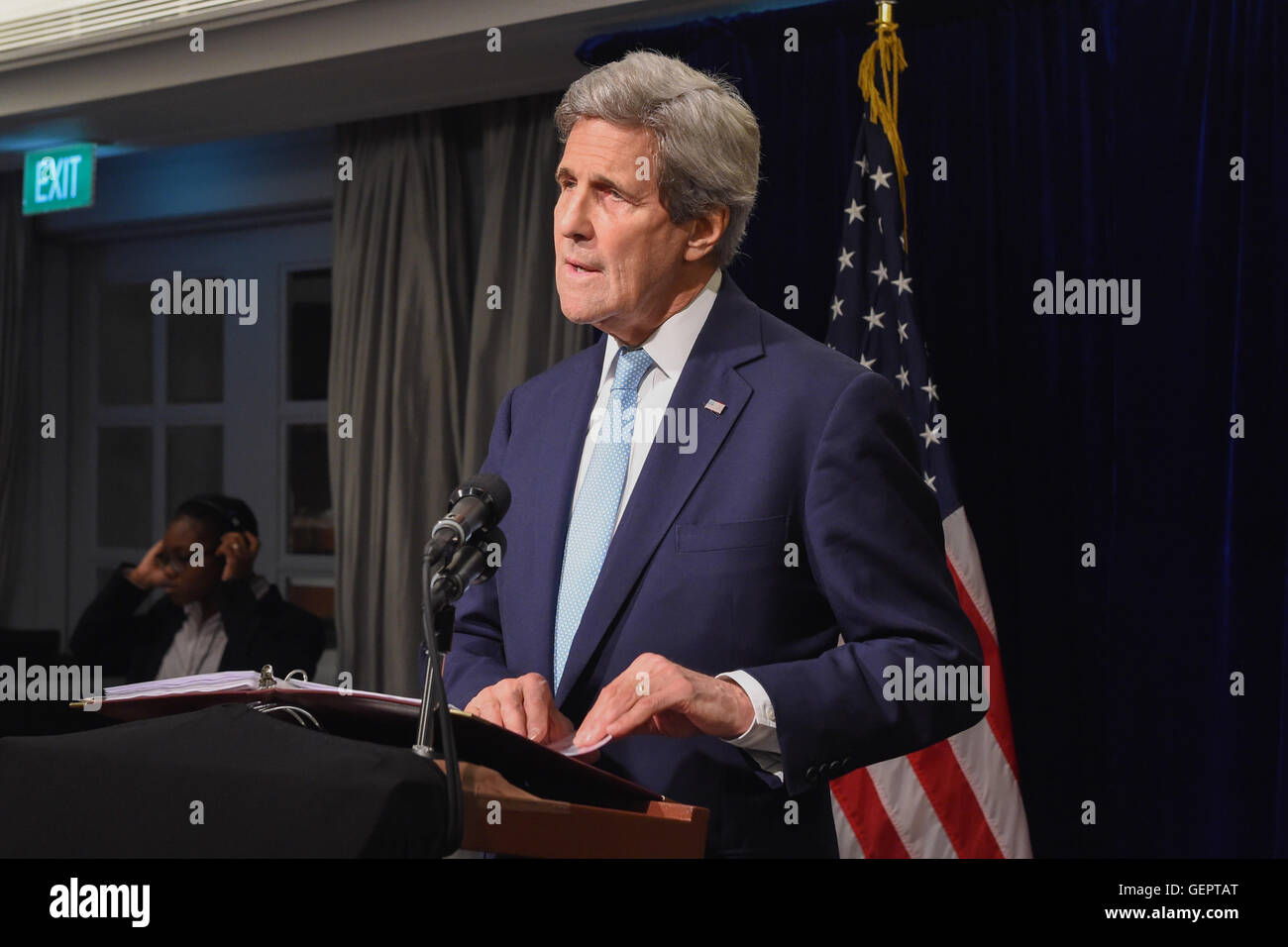 Segretario Kerry mutandine la Casa Bianca Premere Corps nella città di Ho Chi Minh Foto Stock