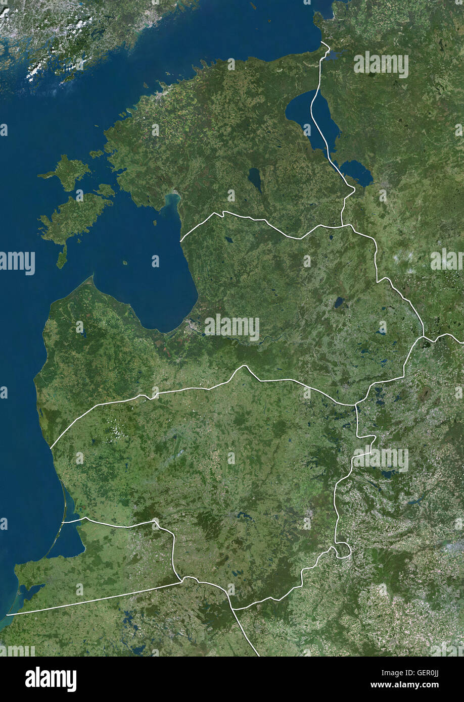 Vista satellitare degli Stati costieri del Mar Baltico comprendente l'Estonia, la Lettonia e la Lituania (con i confini del paese). Questa immagine è stata elaborata sulla base dei dati acquisiti dal satellite Landsat 7 & 8 satelliti. Foto Stock