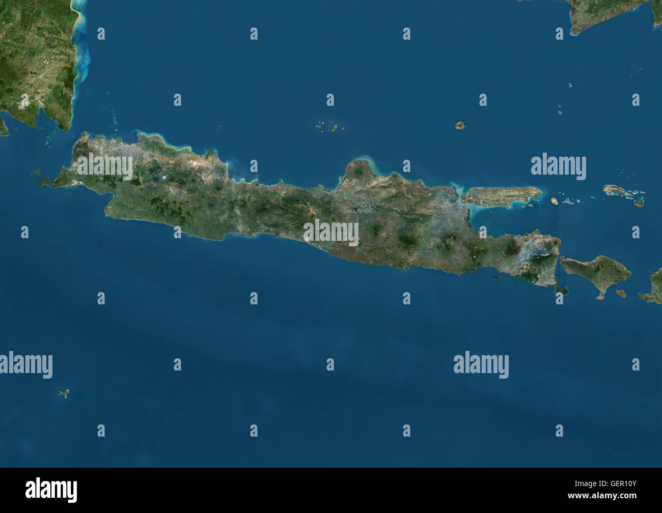 Vista satellitare di Java e di Bali, Indonesia. Questa immagine è stata elaborata sulla base dei dati acquisiti dai satelliti Landsat. Foto Stock