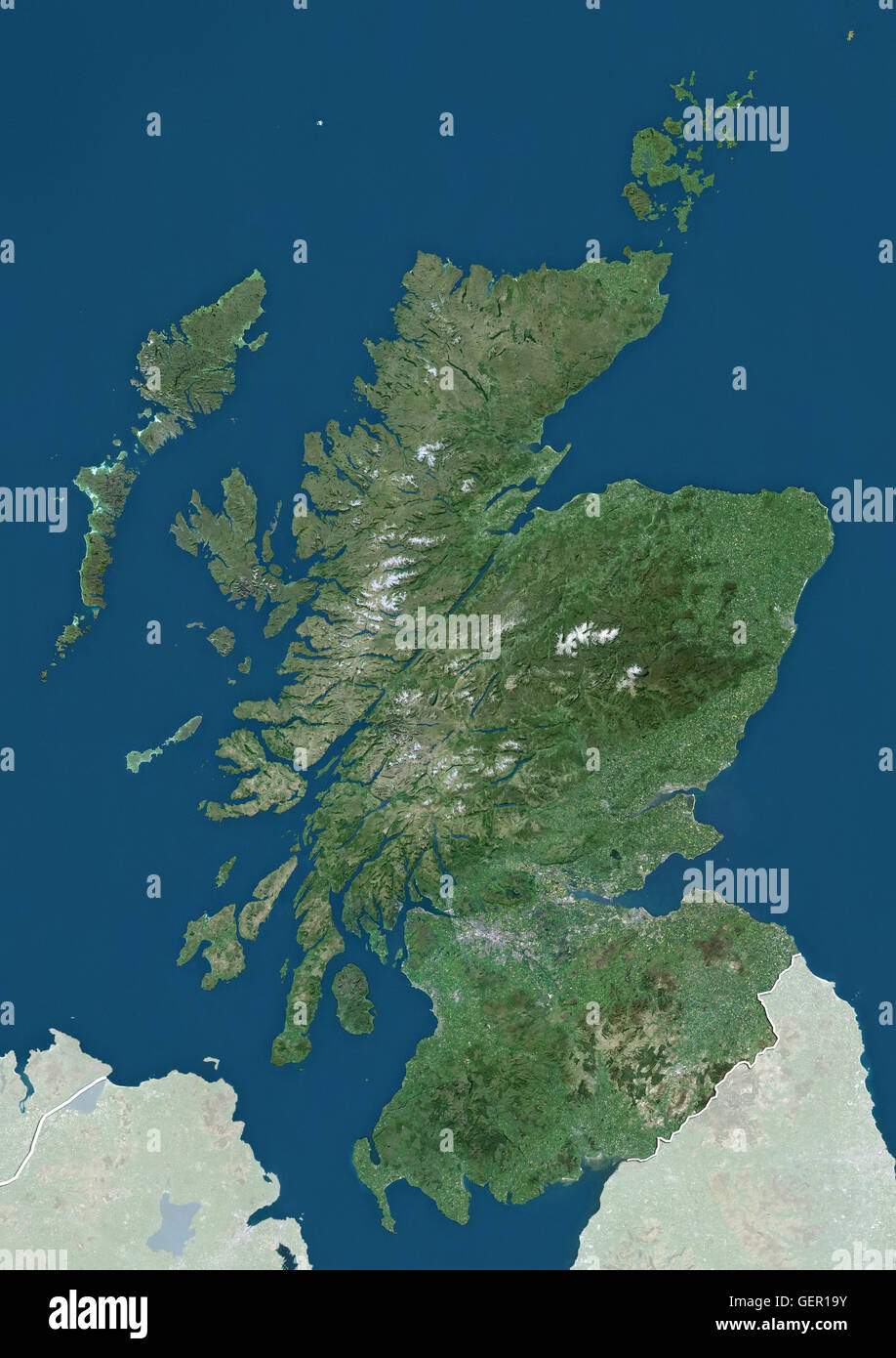 Vista satellitare della Scozia, Regno Unito (con confini tra paesi e maschera). L'immagine mostra la Scozia continentale, comprese le Ebridi e Orkney Islands. Questa immagine è stata elaborata sulla base dei dati acquisiti dai satelliti Landsat. Foto Stock