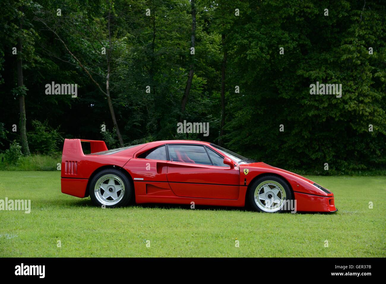 Side-sul colpo di Ferrari F40 classic auto sportiva Foto Stock