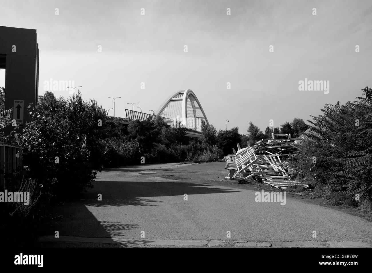 Ponte di Apollo, Bratislava in un estate suny giorno da un sito in costruzione Foto Stock