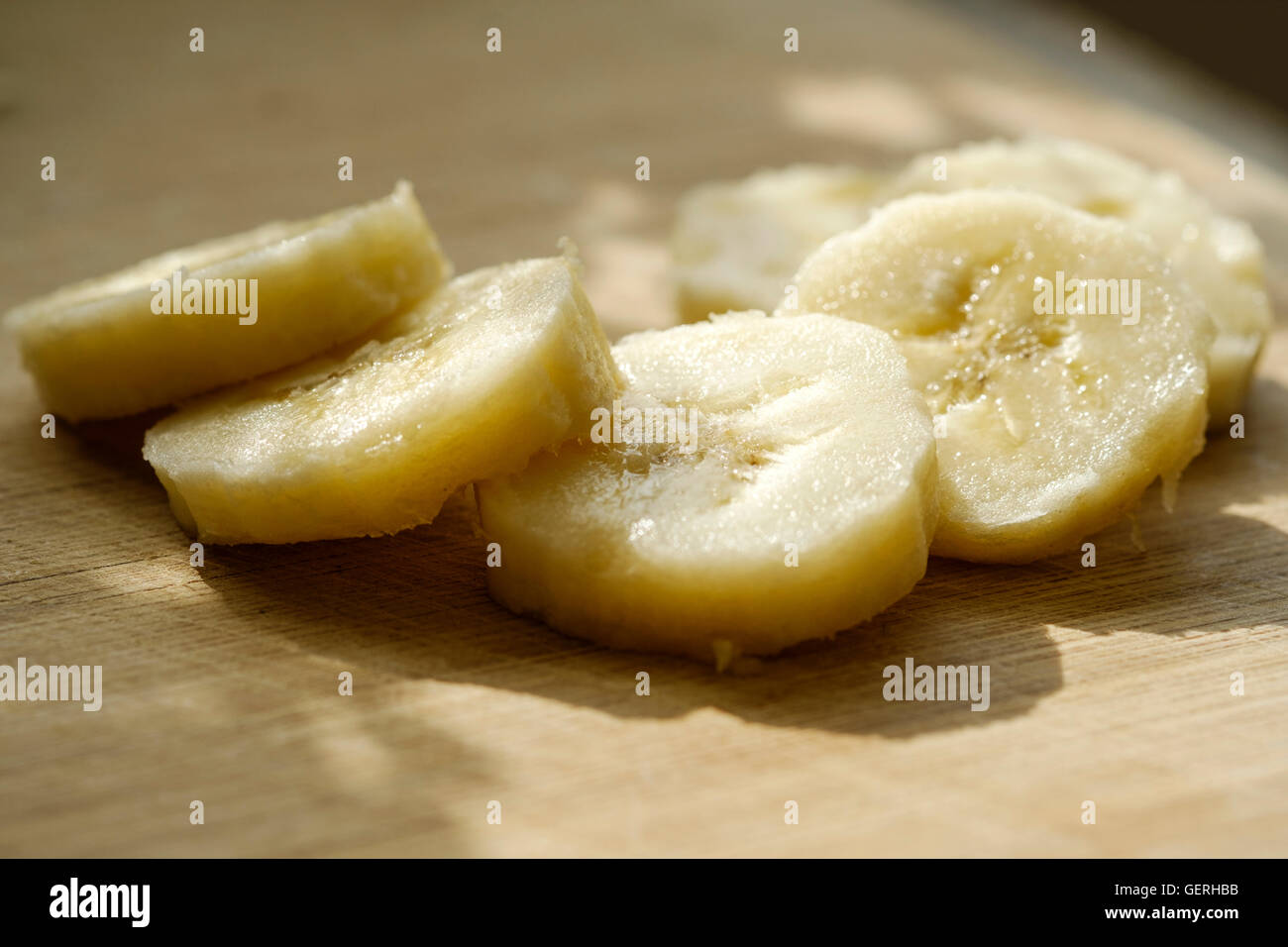 Fette di banana stagionato preparato per la disidratazione Foto Stock