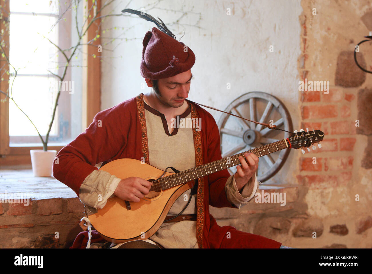 Rabenstein, Germania, liutista ad una festa medievale al castello Rabenstein Foto Stock