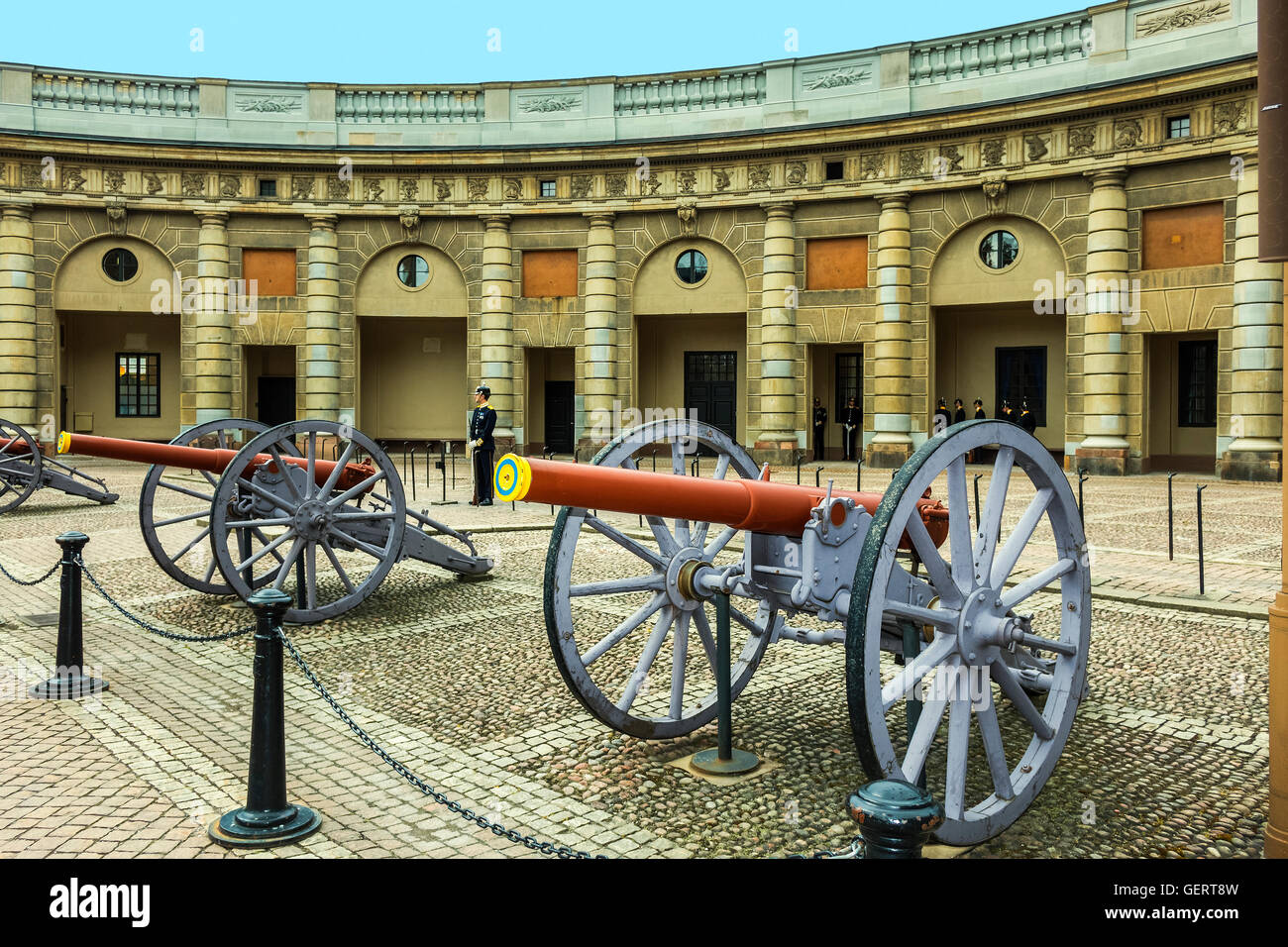 Il cannone al di fuori del Palazzo Reale. Stoccolma, Svezia Foto Stock