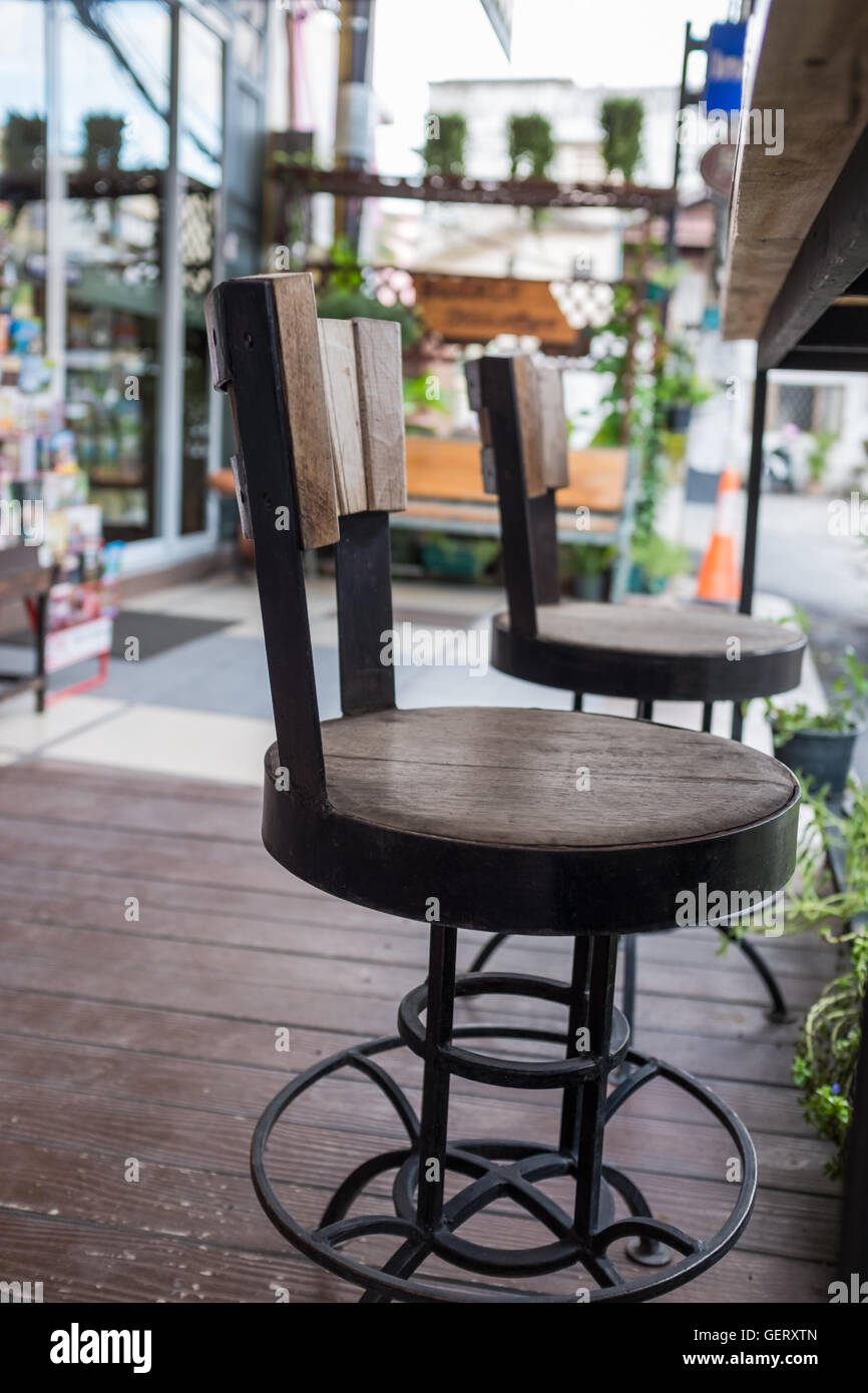Cafe vita,sgabelli fuori coffee shop,Chiang Mai Thailandia Foto Stock