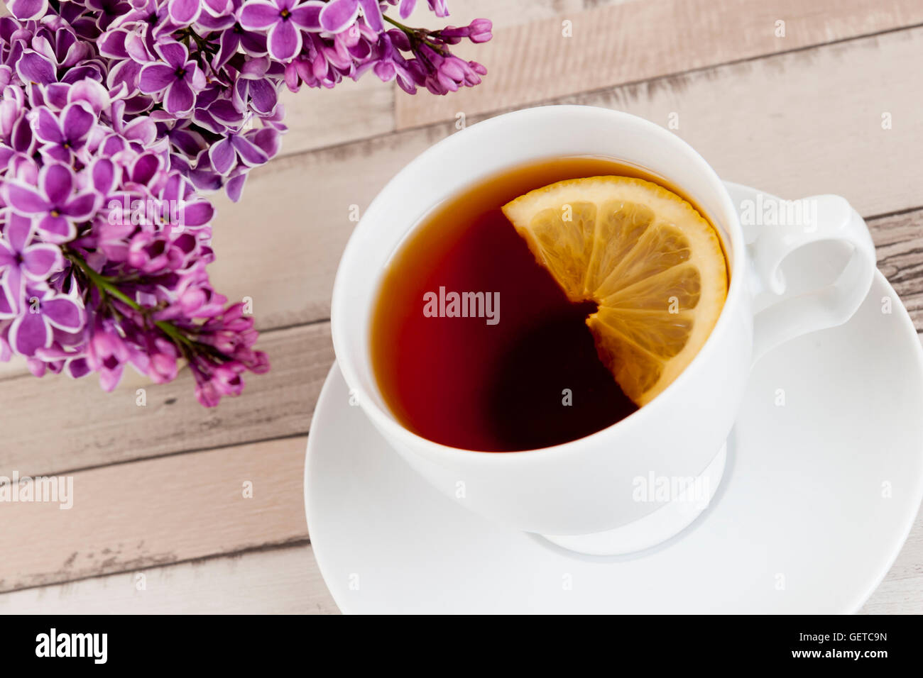 Composizione di colore bianco porcellana tazza di tè Foto Stock Composizione di colore bianco porcellana tazza di tè Foto Stock