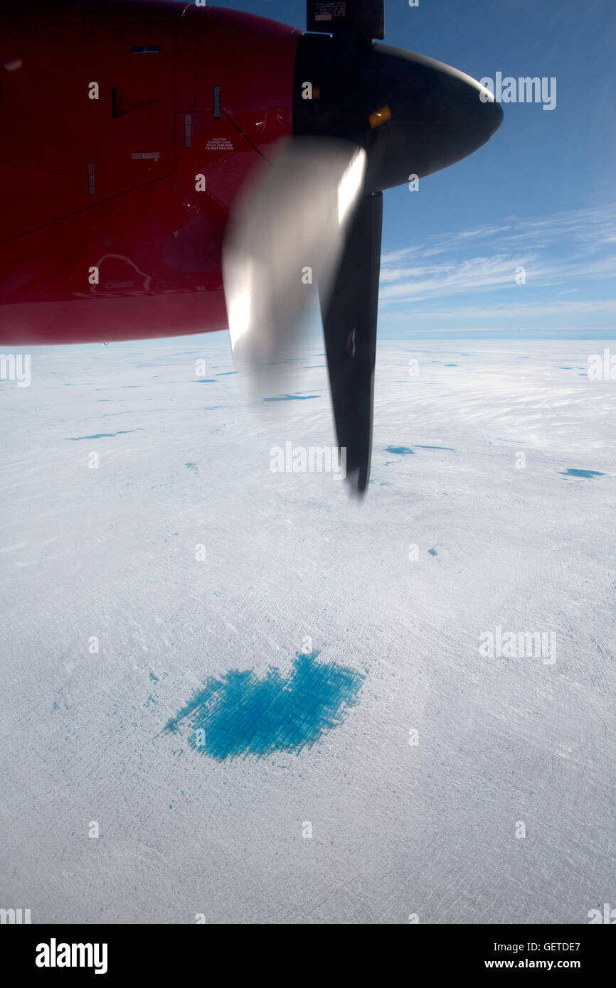 L'acqua di fusione del ghiaccio lago sulla Groenlandia Icecap Foto Stock