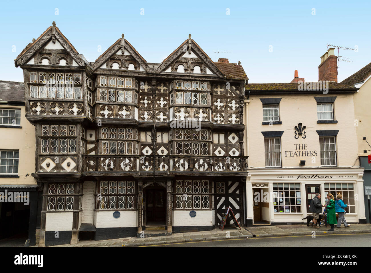 Il Feathers Hotel che è uno stile Tudor xvii secolo metà edificio con travi di legno a Ludlow. Foto Stock
