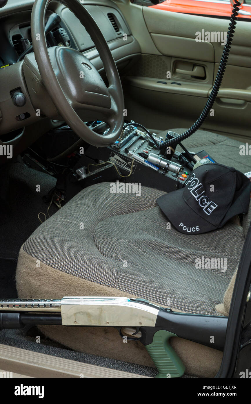 Interno di un American automobile della polizia in un classico auto show. Foto Stock