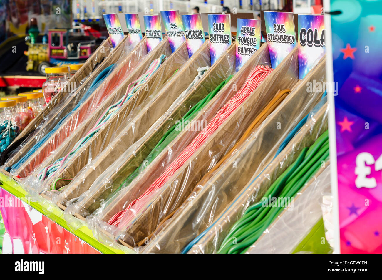 Una fiera in stallo la vendita di caramelle. Foto Stock