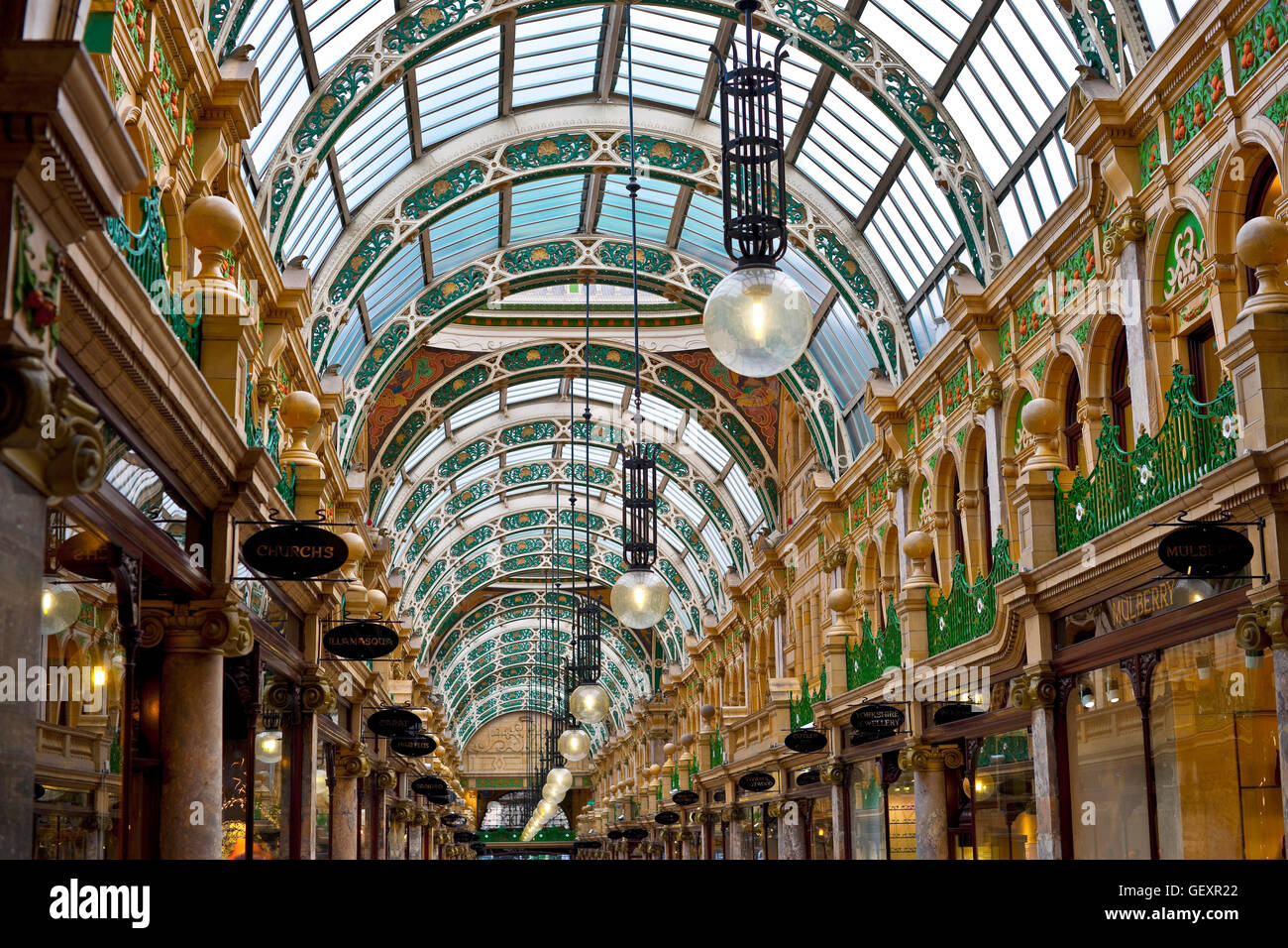 Tetto ornato dettaglio del quartiere di Victoria shopping centre a Leeds. Foto Stock
