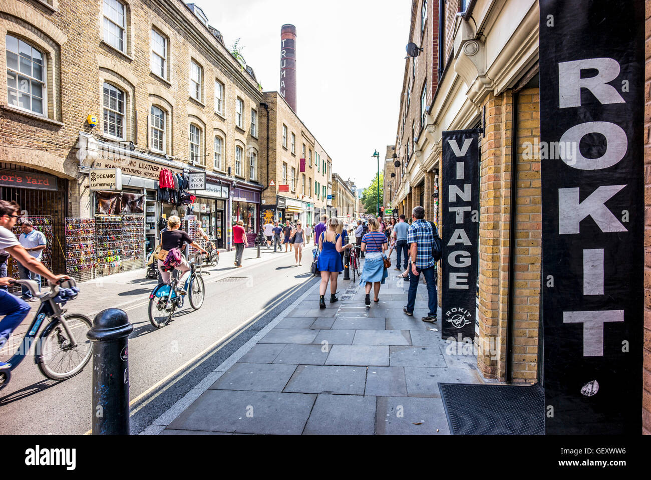 Negozi boutique e la Truman Brewery in Brick Lane a Londra. Foto Stock