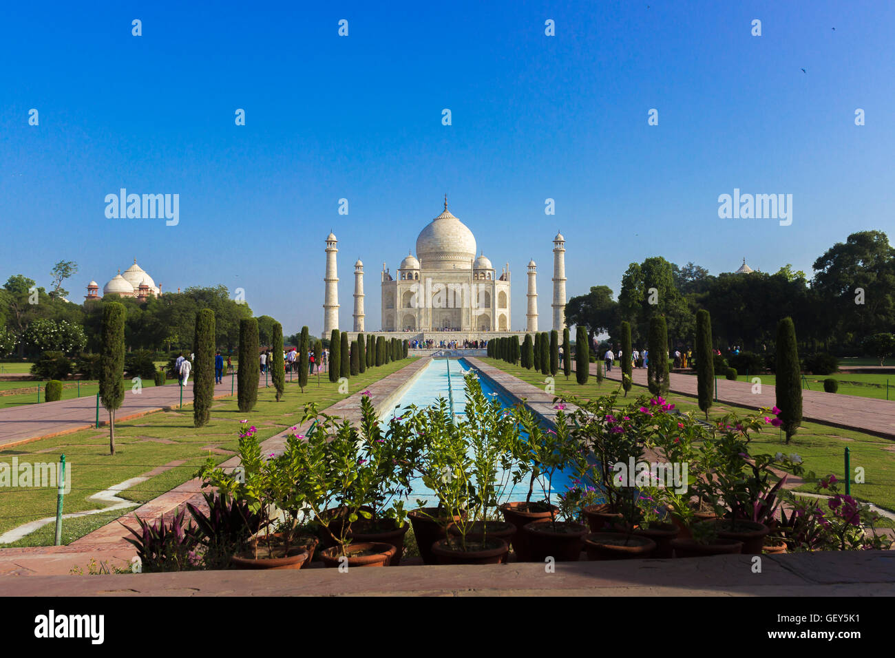 Agra, Uttar Pradesh, India - 27 Settembre 2014: Taj Mahal dopo l'alba in blu ora, Agra, India. Foto Stock