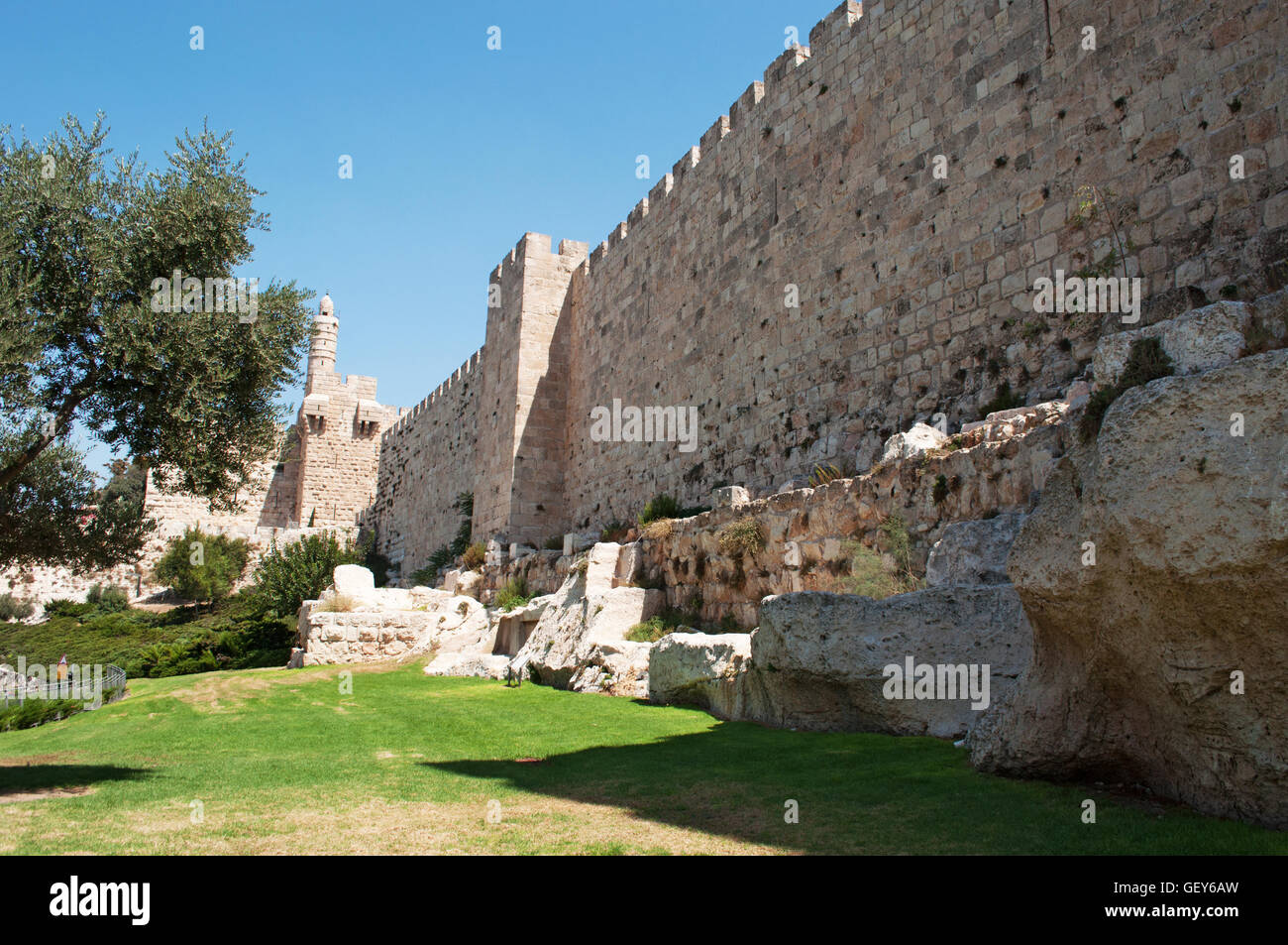 Gerusalemme, città vecchia: le antiche mura che circondano la città vecchia, costruito sotto il sultano Solimano il Magnifico tra il 1537 e il 1541 Foto Stock